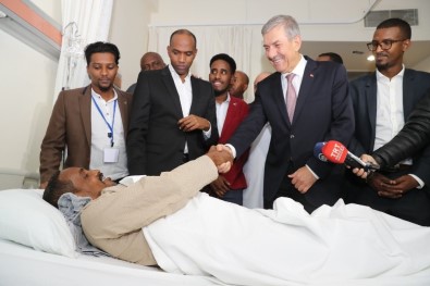 Sağlık Bakanı Demircan, Somalili Yaralıları Ziyaret Etti