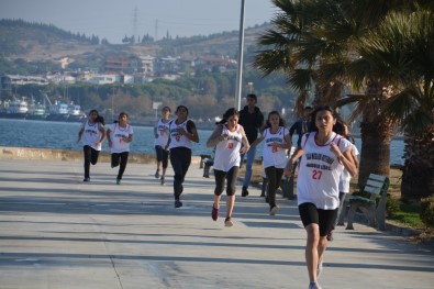 Aliağa'da Gençler Cumhuriyet İçin Koştu