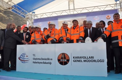 Bakan Arslan Açıklaması 'Bakü-Tiflis-Kars Demiryolu Projesi 3 Gün Sonra İlk Resmi Seferine Başlayacak'