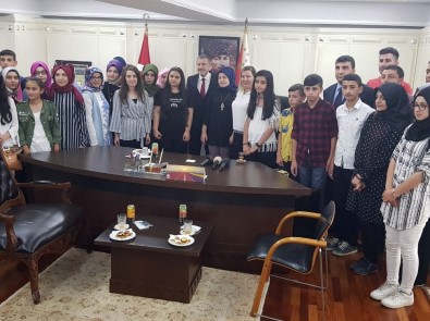 İstanbul Emniyet Müdürü Çalışkan'dan Öğrencilere Jest