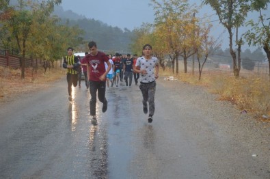 Karaman'da Öğrenciler Cumhuriyet İçin Koştu
