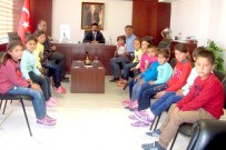 YENİ KIYAFET - Kaymakam Bağlı Suriyeli Çocukların Yüzünü Güldürdü