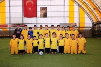 KÜÇÜKÇEKMECE BELEDİYESİ - Okullar Arası Futbol Turnuvası Başladı