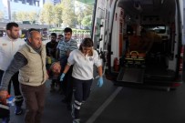 TAKSİ ŞOFÖRÜ - Taksi İle Motosiklet Çarpıştı Açıklaması 1'İ Ağır 2 Yaralı