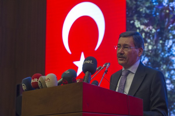 Melih Gökçek, belediye başkanlığı görevinden istifa etti