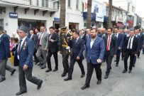 ALTERNATİF KUTLAMA - Ayvalık'ta Cumhuriyet İçin Yürüdüler