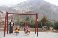 CÜNEYT EPCIM - Hakkari Medrese Mahallesi İlk Defa Çocuk Parkı İle Tanıştı
