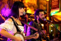 İZMIR MARŞı - İsviçreliler, Maltepe Gecelerini Aydınlattı