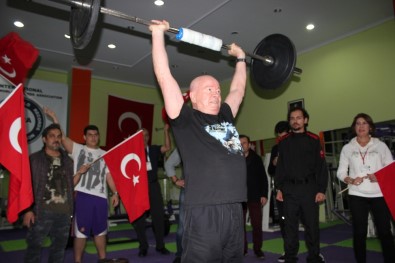 Namık Ekin'den 29 Ekim İçin Yeni Dünya Rekoru