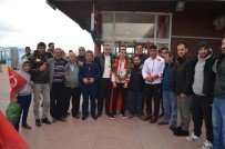 AVRUPA ŞAMPİYONU - Avrupa Fatihi Boksöre Coşkulu Karşılama