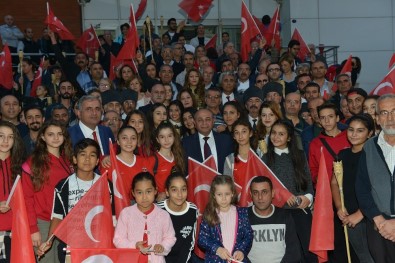 Çiğli'de Cumhuriyete İlkay Akkaya'lı Kutlama