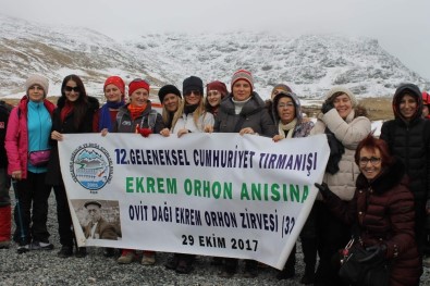 Cumhuriyet Bayramı'nda Ovit Dağı'na Çıktılar