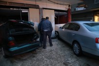 ESAT CADDESİ - Direksiyonda Kalp Krizi Geçirdi, Otomobille Dükkana Girdi