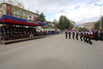 İspir'de Protokol Ve Güvenlik Güçleri Horon Oynayarak Cumhuriyet Bayramını Kutladı