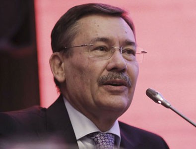 Melih Gökçek'ten istifanın ardından ilk tweet