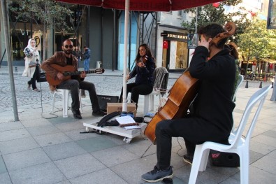 Şişli Sokaklarında Cumhuriyet Bayramı'na Özel Müzik Dinletisi