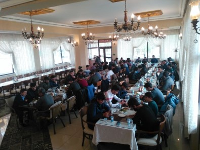 Tügva'dan Üniversiteli Gençlere Anlamlı Erzurum Gezisi