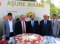 YUSUF KARALOĞLU - Cumhurbaşkanlığı Antalya'da Aşure Dağıttı