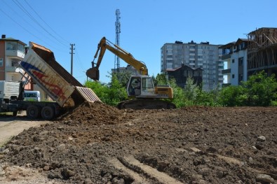 Futbol Sahası Tamamlanma Aşamasına Geldi