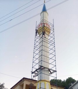 Hasarlı Camilerin Minareleri Yeniden İnşa Ediliyor
