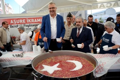 Karacabey Belediyesi'nden 5 Bin Kişiye Aşure