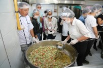 ERDEMIR - Öğrenciler Aşevi'nde Yemek Dağıttı