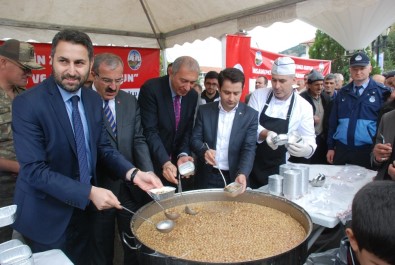 Tokat'ta 10 Bin Kişilik Aşure Dağıtıldı