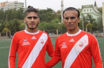 51 Yaşında, Oğluyla Forma Giyiyor