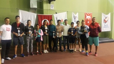 Akdenizli Tenisçiler Cumhuriyet Turnuvası'ndan 5 Kupa İle Döndü