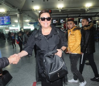 Deniz Seki, umre'ye gitti