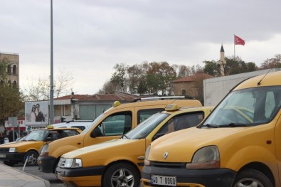 Kırşehir Ve Nevşehir'deki Taksiciler Benzin Ve Motorine Yapılan Zamma Tepkili