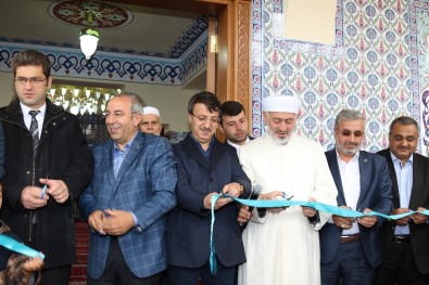 Mahmud Esat Coşan Camii İbadete Açıldı