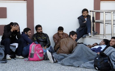 Otobüs Terminalinde 28 Kaçak Göçmen Yakalandı