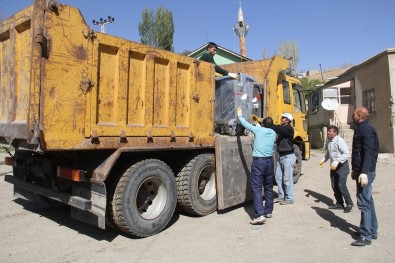 Başkale Belediyesi 600 Adet Çöp Konteyneri Aldı