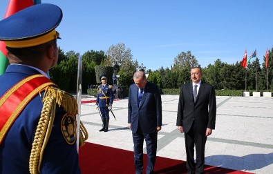 Cumhurbaşkanı Erdoğan Azerbaycan'da Resmi Törenle Karşılandı