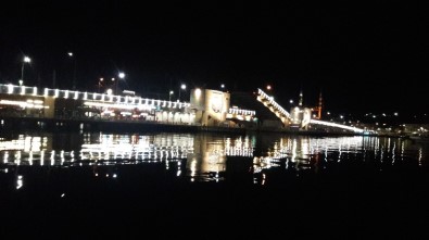 Galata Köprüsü Gemi Geçişi İçin Kapatıldı