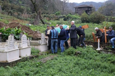 Gürcistan'dan Getirilen Cenazesi Rize'de Toprağa Verildi