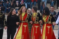 OYUN HAVASI - Sınav Stresinden Kurtulmak İçin Horon Teptiler