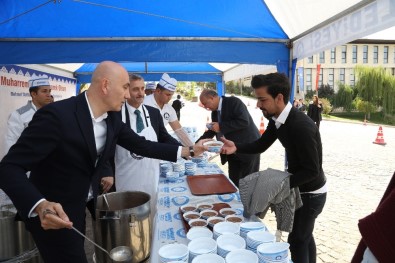 Üniversite Öğrencilerine Aşure İkramı