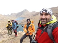 MİLLİ DAĞCI - Ünlü Dağcı Tunç Fındık Ve Ekibi Hakkari'de Tırmanış Yaptı