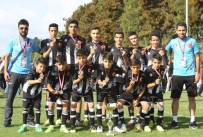 FUTBOL OKULU - Vanlı Sporcular 'Cumhuriyet Kupası'nı Aldı