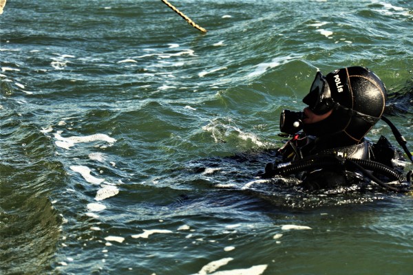Denizin dibinde cinayeti aydınlatıyorlar
