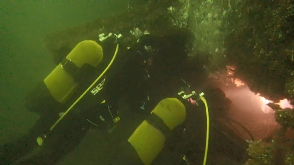 Denizin dibinde cinayeti aydınlatıyorlar