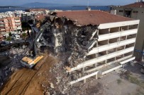 PALMİYE AĞACI - Aliağa Belediyesi'nin Eski Hizmet Binası Yıkıldı