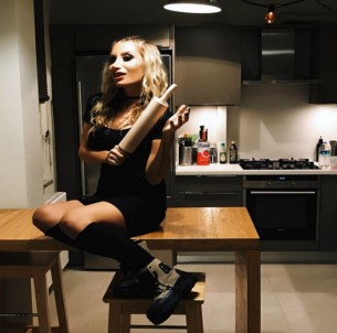 İrem Derici'den hastane sonrası ilk fotoğraf