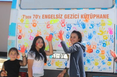 Öğretmen Yeliz Yücebaş eski otobüs ile 7 yıllık hayalini gerçekleştirdi