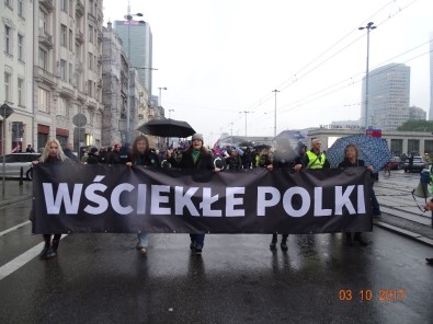Polonyalı Kadınlardan Hükümet Karşıtı Protesto