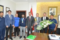 Şekersporlu Milli Güreşçi Fatih Cengiz Birincilik Kupasını Aldı