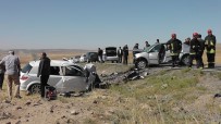 BAHATTİN ÇELİK - 2 Otomobil Kafa Kafaya Çarpıştı Açıklaması 2 Ölü