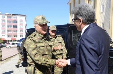 9'Ncu Kolordu Komutanı Korgeneral Tarçın'dan Vali Bilmez'e Ziyaret